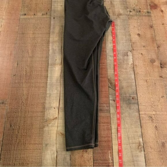 Fabletics womens gray 7/8 cropped leggings - Picture 4 of 9